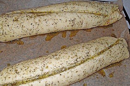 Gr&uuml;nes und rotes Pestobrot 60