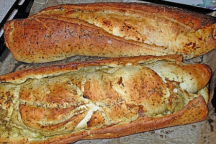 Gr&uuml;nes und rotes Pestobrot 61