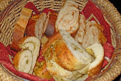 Gr&uuml;nes und rotes Pestobrot 62