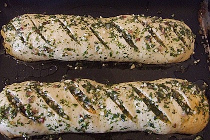 Gr&uuml;nes und rotes Pestobrot 63