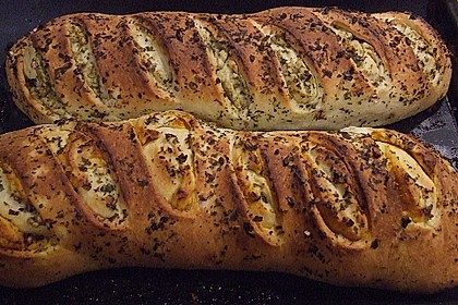 Gr&uuml;nes und rotes Pestobrot 64