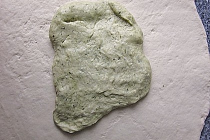 Gr&uuml;nes und rotes Pestobrot 66