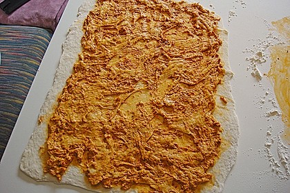 Gr&uuml;nes und rotes Pestobrot 72