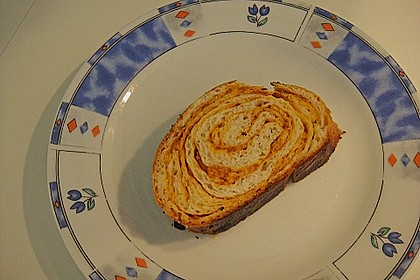 Gr&uuml;nes und rotes Pestobrot 74