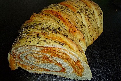 Gr&uuml;nes und rotes Pestobrot 79