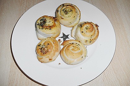 Gr&uuml;nes und rotes Pestobrot 80