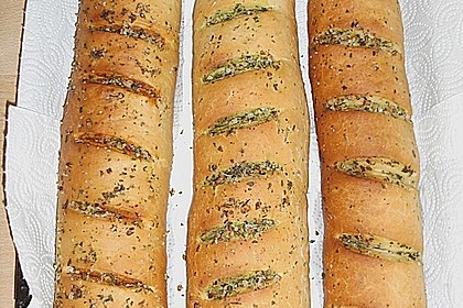 Gr&uuml;nes und rotes Pestobrot 81