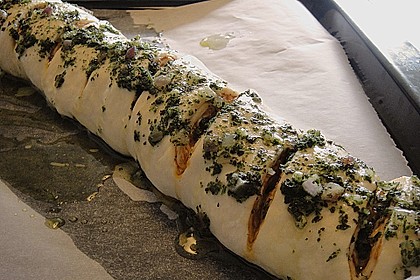 Gr&uuml;nes und rotes Pestobrot 82