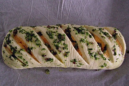 Gr&uuml;nes und rotes Pestobrot 83