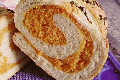 Gr&uuml;nes und rotes Pestobrot 85