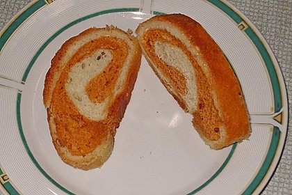 Gr&uuml;nes und rotes Pestobrot 88