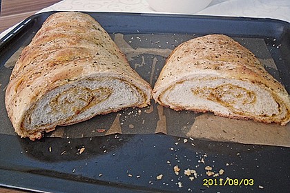 Gr&uuml;nes und rotes Pestobrot 93