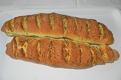 Gr&uuml;nes und rotes Pestobrot 95