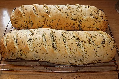 Gr&uuml;nes und rotes Pestobrot 100