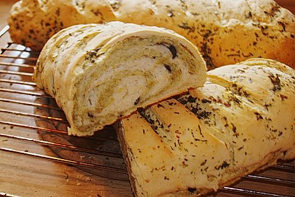Gr&uuml;nes und rotes Pestobrot 101