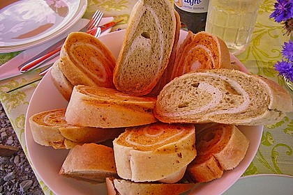 Gr&uuml;nes und rotes Pestobrot 102