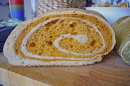 Gr&uuml;nes und rotes Pestobrot 103