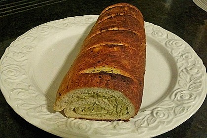 Gr&uuml;nes und rotes Pestobrot 108