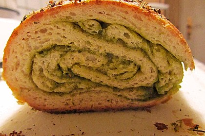 Gr&uuml;nes und rotes Pestobrot 114