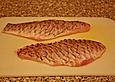 Gebackener Red Snapper mit Tomaten, Paprikaschoten und roten Zwiebeln