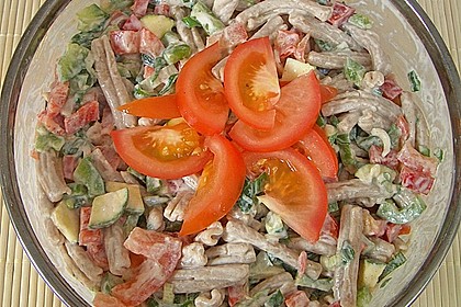 Nudelsalat 'fr&uuml;hlingsfrisch' mit sauer Sahne