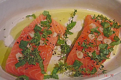 Lachs in Zitronen - Knoblauch - Öl 5
