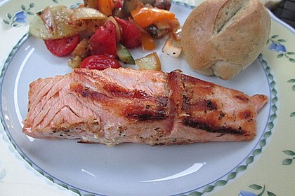 Lachs in Zitronen - Knoblauch - Öl 9