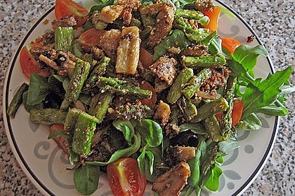 Gemischter grüner Salat mit angebratenem grünen Spargel 6