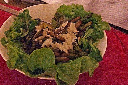 Gemischter grüner Salat mit angebratenem grünen Spargel 9