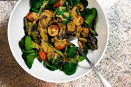 Gemischter grüner Salat mit angebratenem grünen Spargel 4