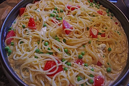 Spaghetti - Torte mit Tomatensauce