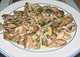 Champignons in Milch und Petersilie