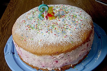 Quark - Sahne - Torte mit Himbeeren 3