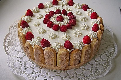 Quark - Sahne - Torte mit Himbeeren 8