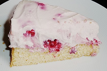 Quark - Sahne - Torte mit Himbeeren 10