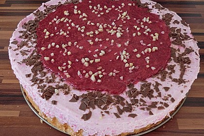 Quark - Sahne - Torte mit Himbeeren 20