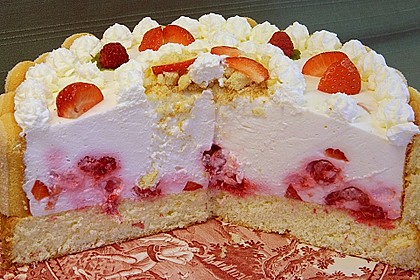 Quark - Sahne - Torte mit Himbeeren 22