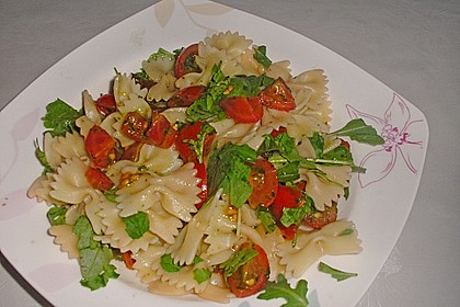 Pasta mit Rucola, Tomate und B&auml;rlauchpaste