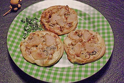 Minipizza mit Gorgonzola und Birne