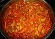 Paprika - Tomaten - Zwiebel - Topf mit Cabanossi