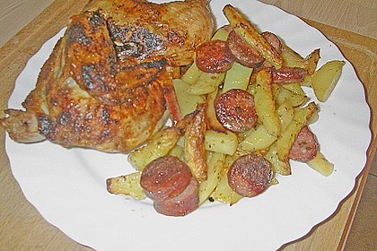 Knuspriges Knoblauch - H&auml;hnchen auf Kr&auml;uter - Zitronen - Cabanossi - Kartoffeln