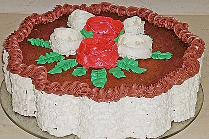 Schokobiskuitroulade mit Kokoscreme gef&uuml;llt