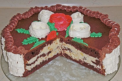 Schokobiskuitroulade mit Kokoscreme gef&uuml;llt 1