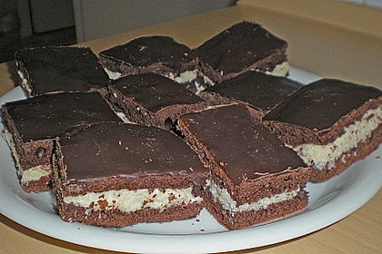 Schokobiskuitroulade mit Kokoscreme gef&uuml;llt 2