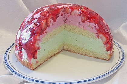Mai - Torte mit Erdbeeren und Waldmeister 3