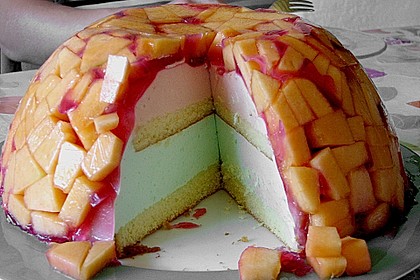 Mai - Torte mit Erdbeeren und Waldmeister 4