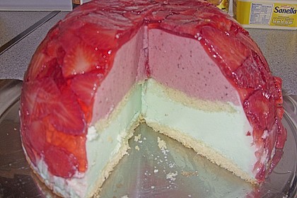 Mai - Torte mit Erdbeeren und Waldmeister 9