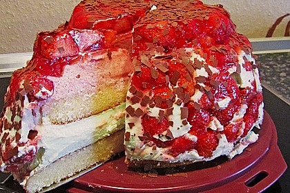 Mai - Torte mit Erdbeeren und Waldmeister 18