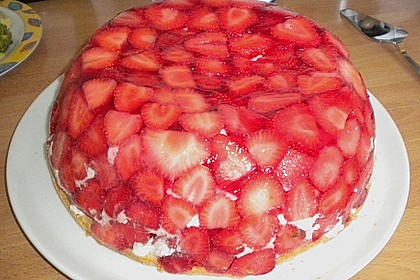 Mai - Torte mit Erdbeeren und Waldmeister 11