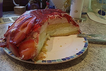 Mai - Torte mit Erdbeeren und Waldmeister 20